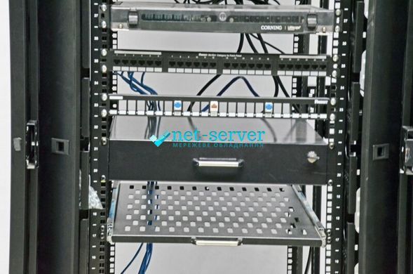 Фото Боковой организатор кабеля с крышкой, для шкафов MGSE 45U, черный, CMS UA-MGSESM45B &ndash; купить с доставкой по Украине в интернет-магазине Net-server